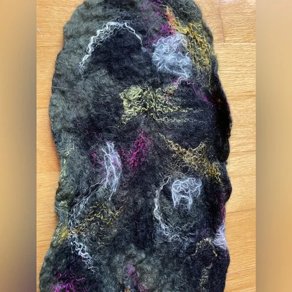 Hand crafted nuno wet felted merino wool scarf - Picture 6 of 8